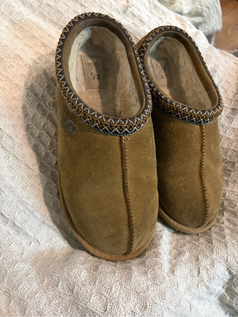 UGG Chestnut Brown Suede Shearling-Lined Slip-On Clogs